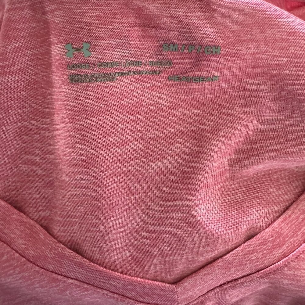 Under Armour Shirt Womens Small Pink V-Neck Short Sleeve Heat Gear Activewear - Picture 7 of 7